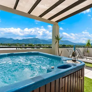 beautiful-penthouse-with-private-rooftop-spa-gym-tv.cairnshotels4all.com/